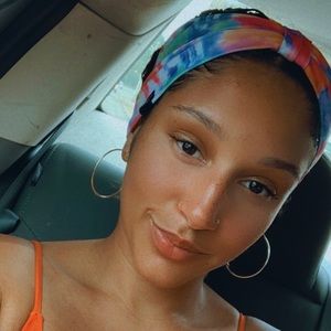 Meet your Posher, Briana